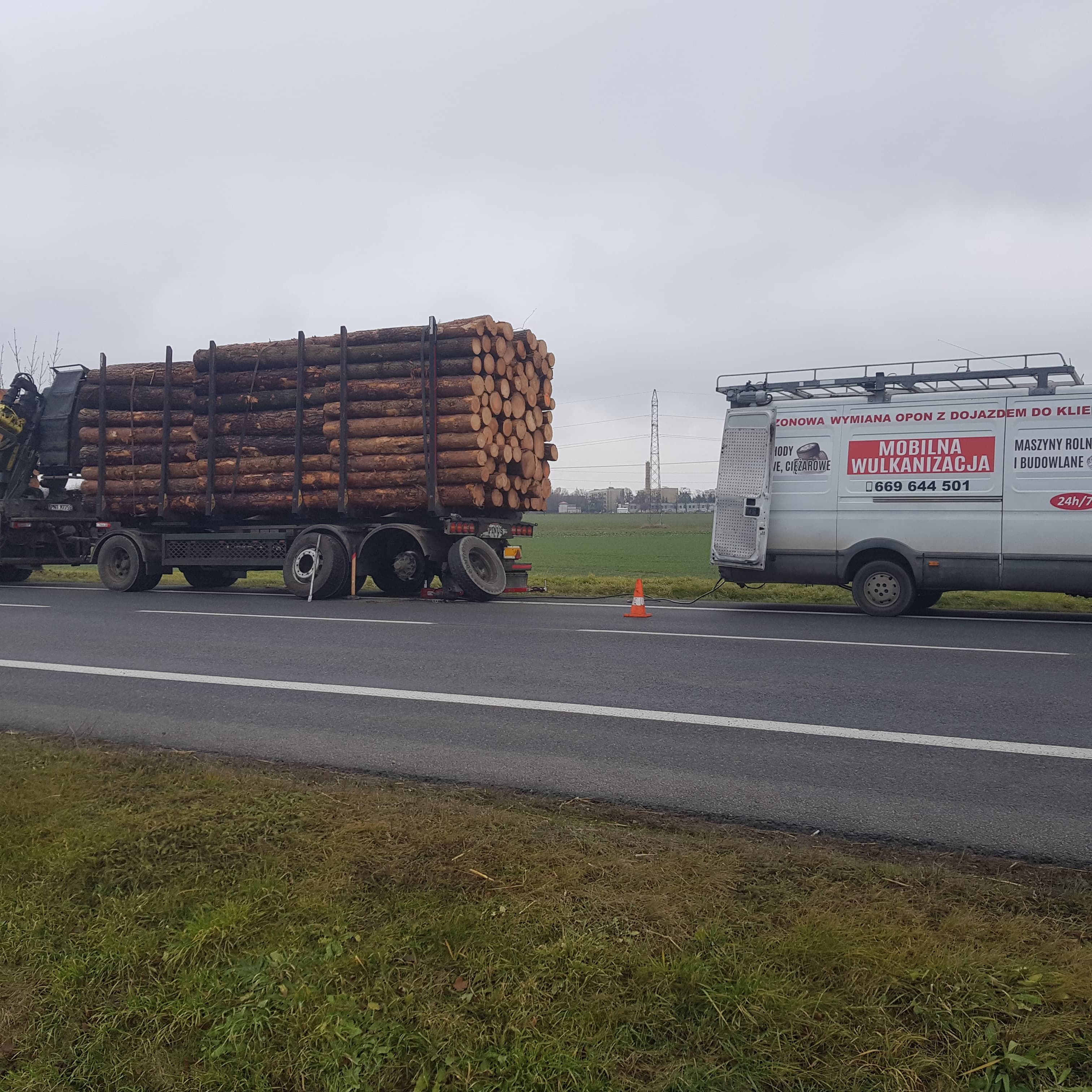 Mechanik ACO Opony przy wymianie opony – wulkanizacja mobilna Brzeg